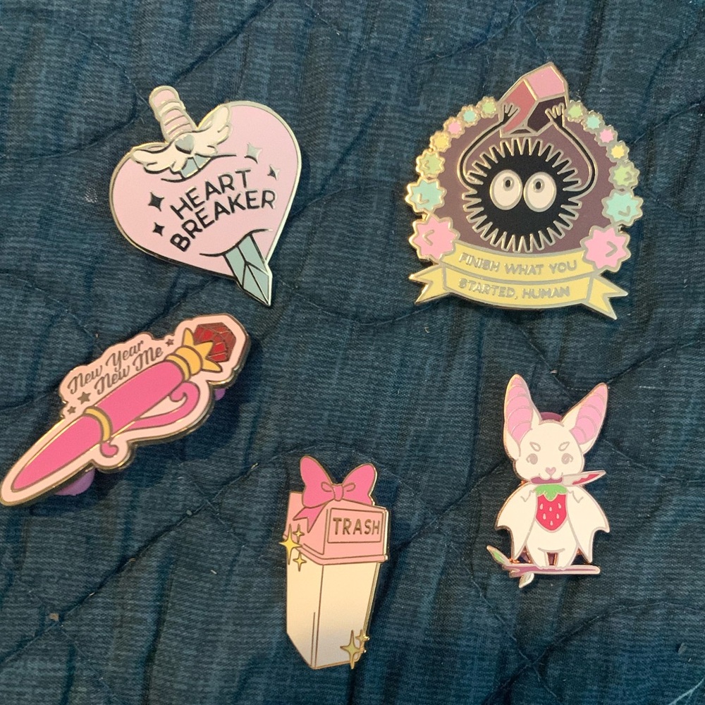 Sugarbones Pin of the Month Club Lot